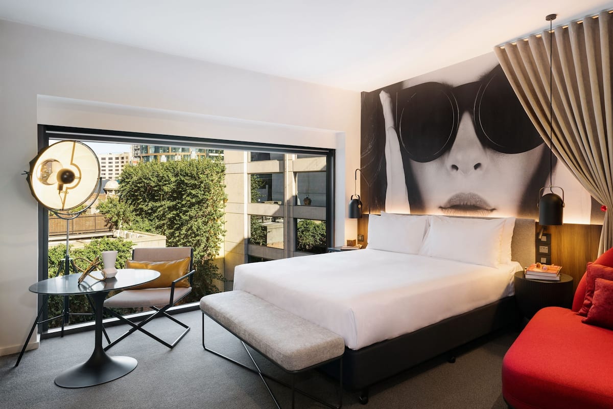 Ropa de cama de alta calidad, colchones con pillow-top y minibar