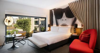 Hotel Indigo Melbourne on Flinders by IHG
