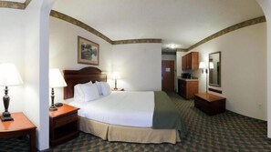 In-room safe, desk, blackout drapes, soundproofing - Holiday Inn Express Hotel & Suites Laurinburg by IHG (Laurinburg)