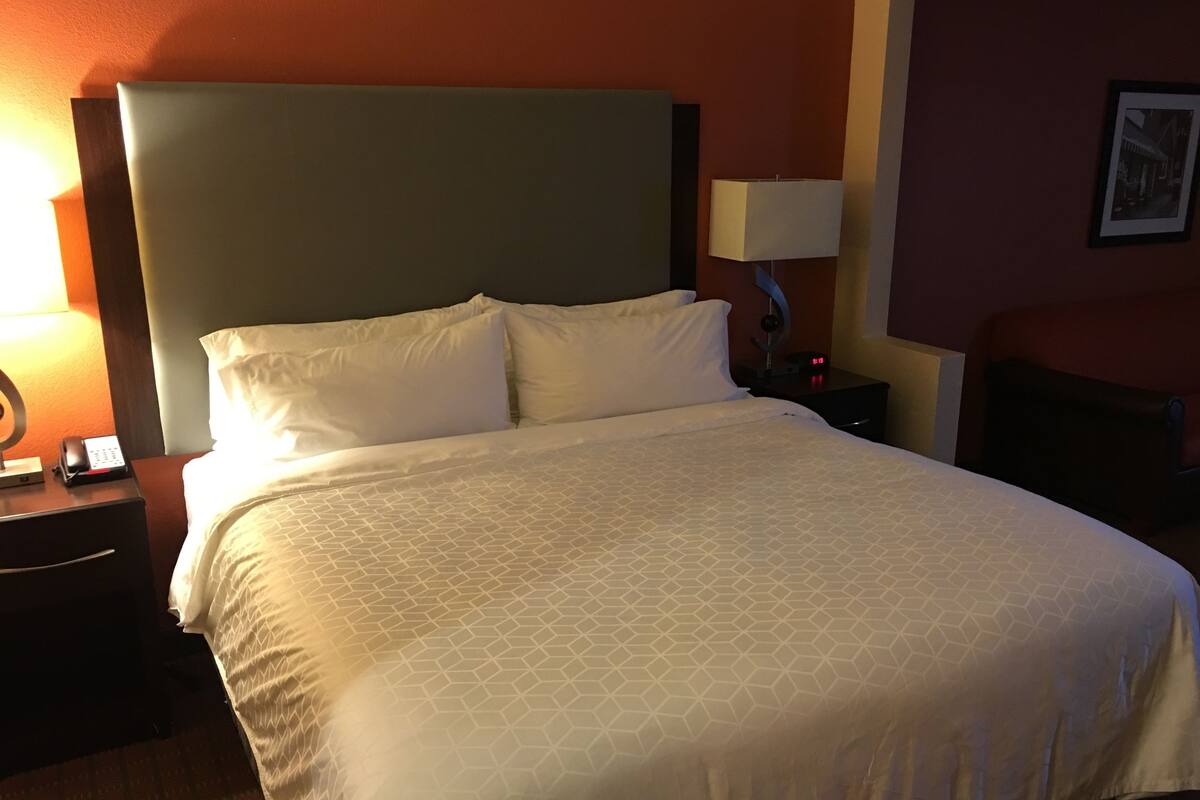 In-room safe, desk, blackout drapes, soundproofing