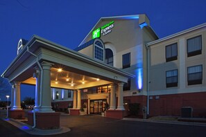 A Holiday Inn Express hotel with a covered entrance and a clear view of the building's architecture. - Holiday Inn Express Hotel & Suites Laurinburg by IHG (Laurinburg)