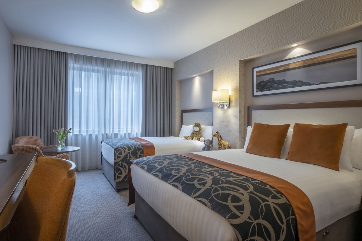 Hypo-allergenic bedding available, in-room safe, desk, laptop workspace