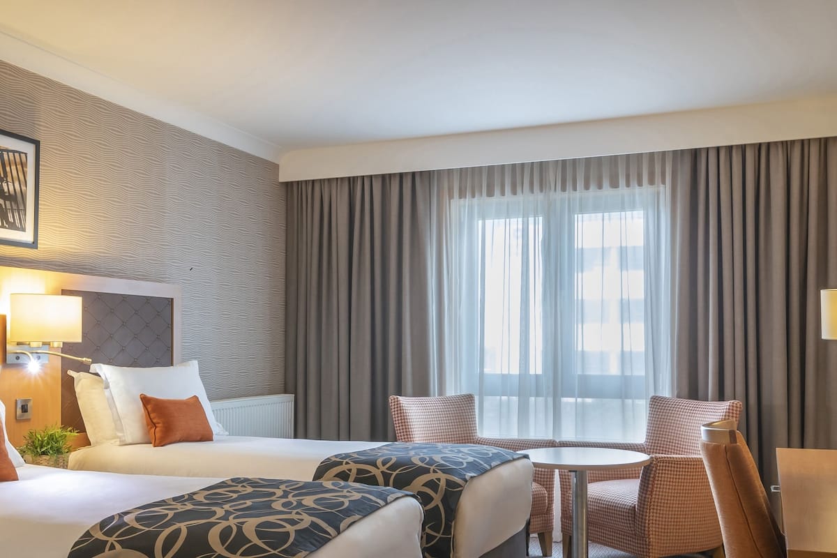 hypo-allergenic bedding, in-room safe, desk, laptop workspace