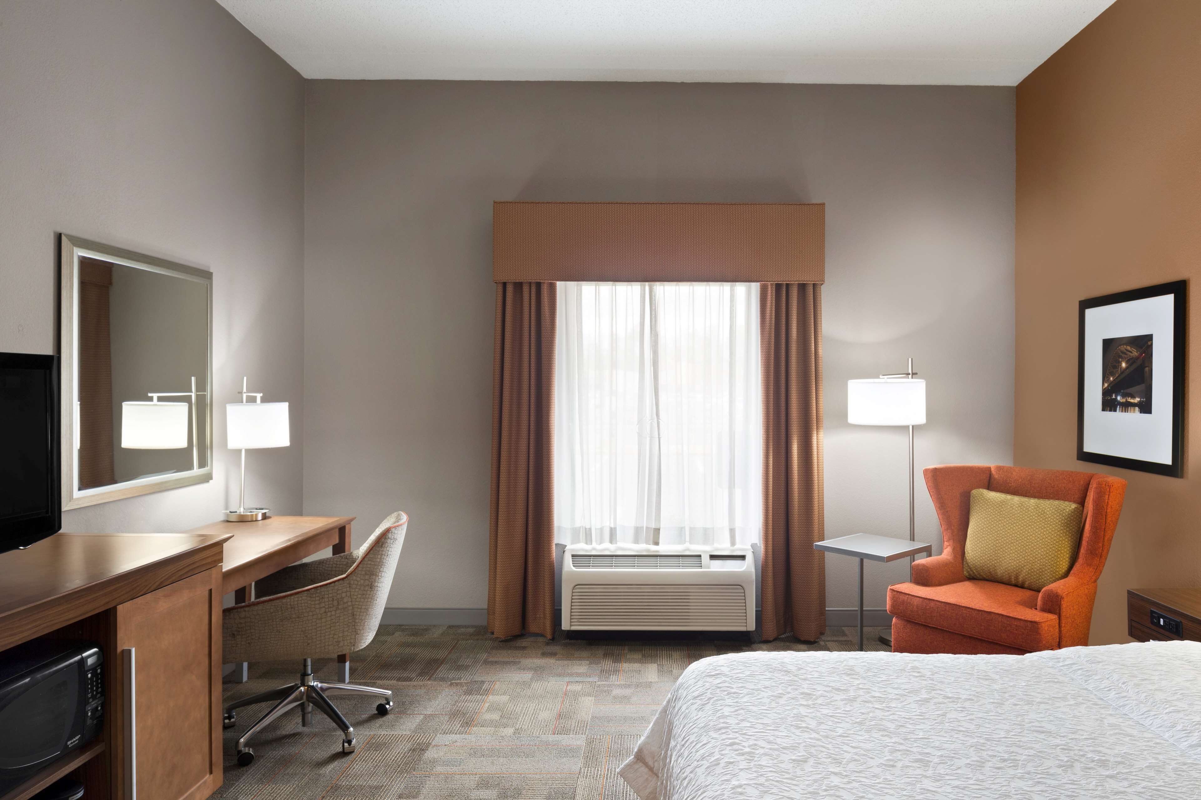 room, 1 king bed, accessible, non smoking | egyptian cotton sheets, premium bedding, tempur-pedic beds, in-room safe