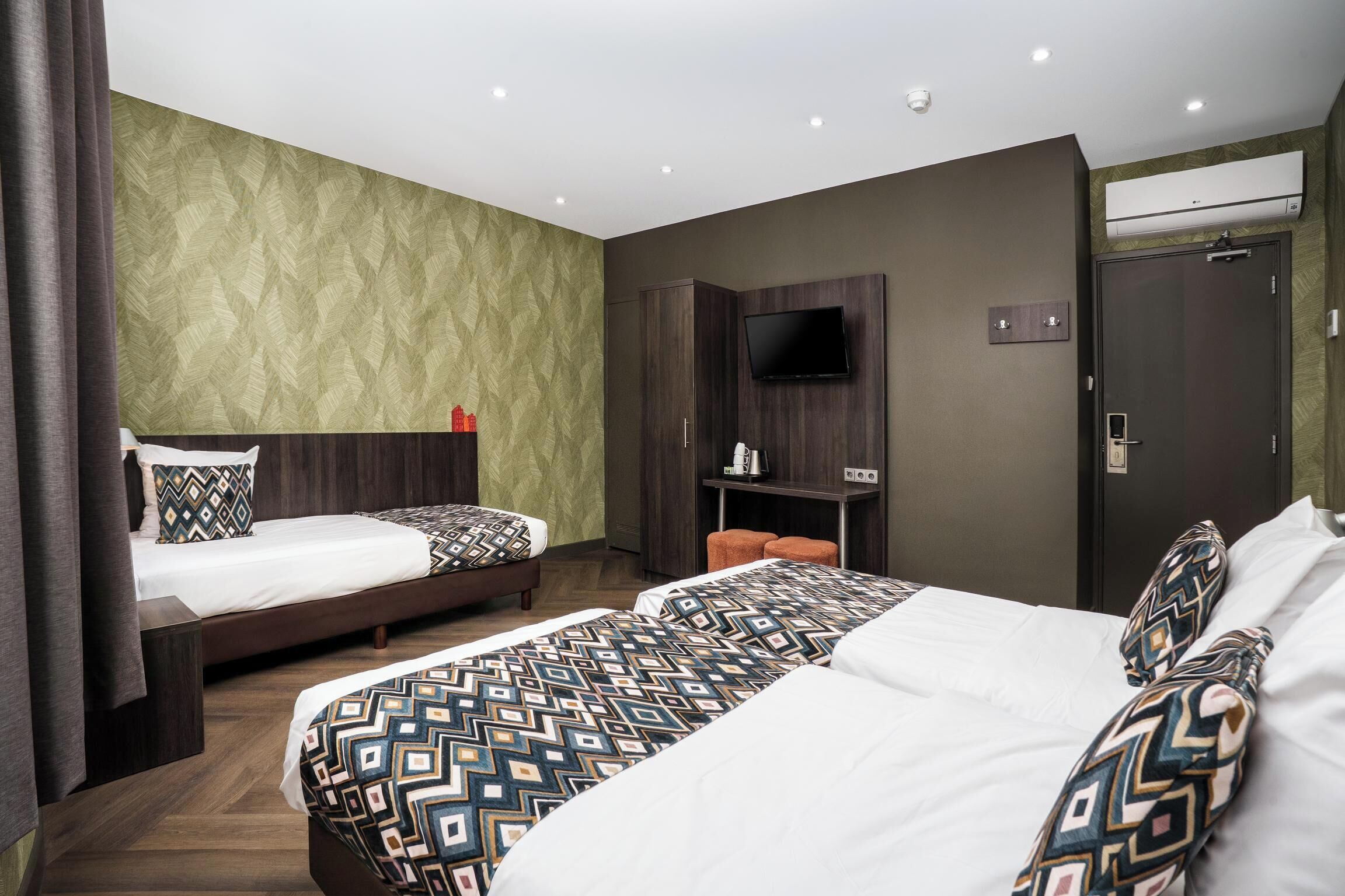 In-room safe, individually decorated, individually furnished, desk