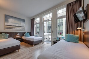 In-room safe, individually decorated, individually furnished, desk - Hotel Damsquare  (Amsterdam)
