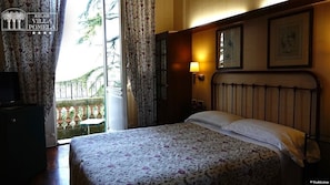 Standard Room | Minibar, in-room safe, individually furnished, desk