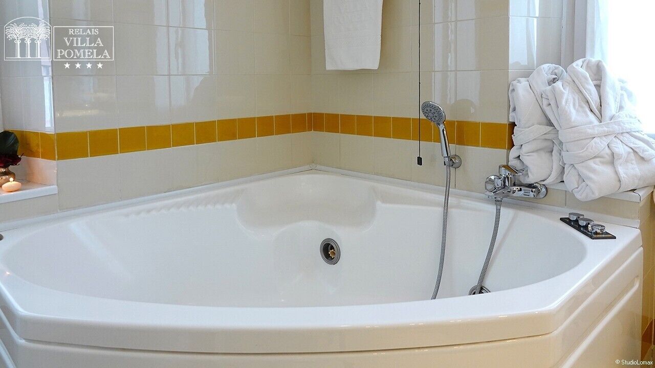 deluxe double or twin room (superior) | bathroom | free toiletries, hair dryer, slippers, bidet