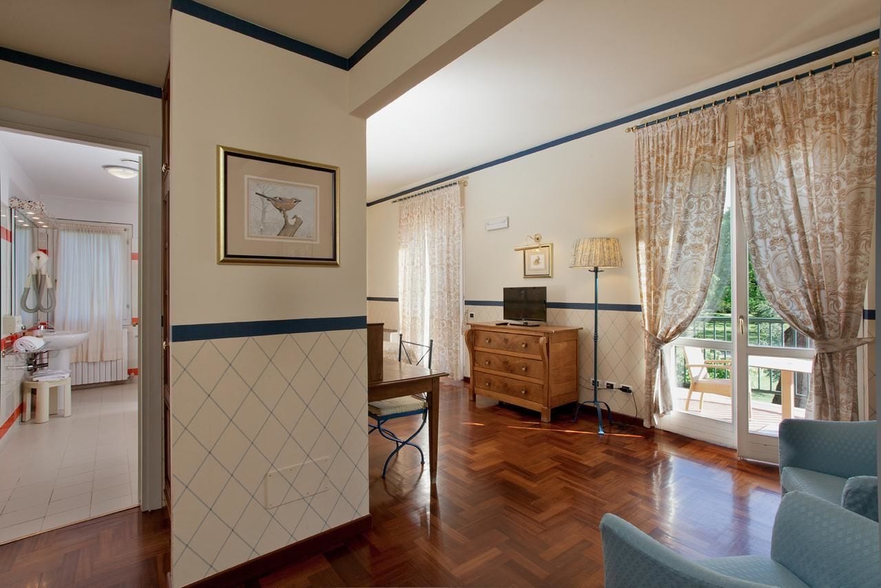 deluxe double or twin room (superior) | minibar, in-room safe, individually furnished, desk