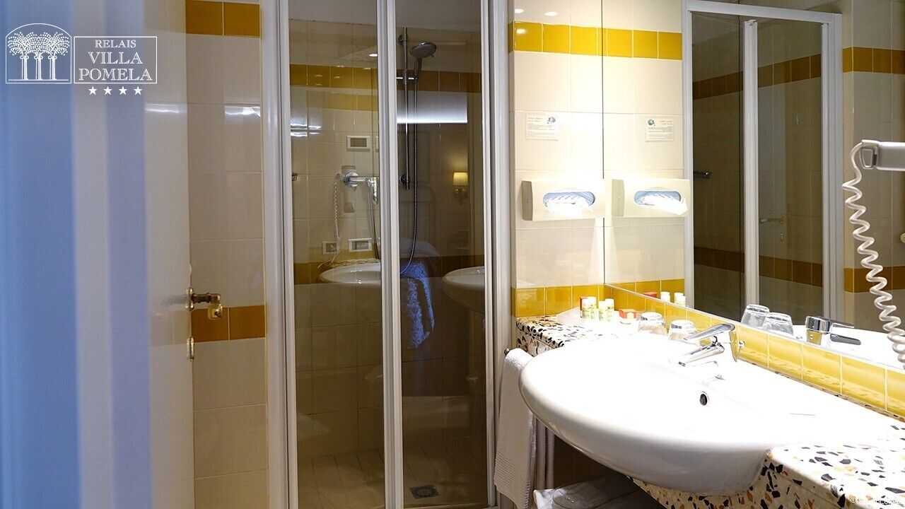 standard room | bathroom | free toiletries, hair dryer, slippers, bidet