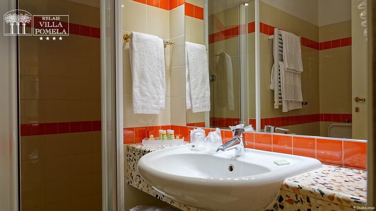 standard room | bathroom | free toiletries, hair dryer, slippers, bidet