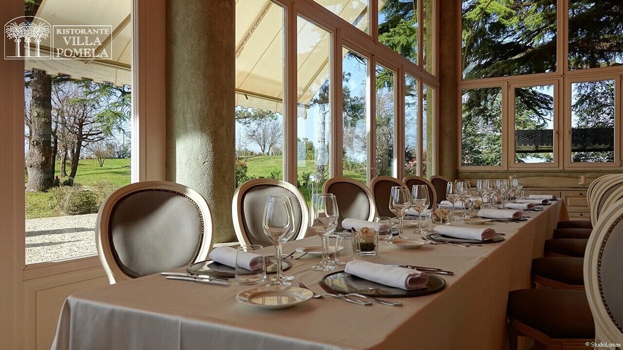 Déjeuner et dîner servis sur place, vue sur le jardin 