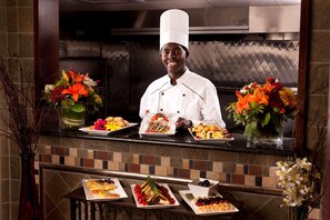Petit déjeuner et dîner servis sur place, spécialités Cuisine italienne