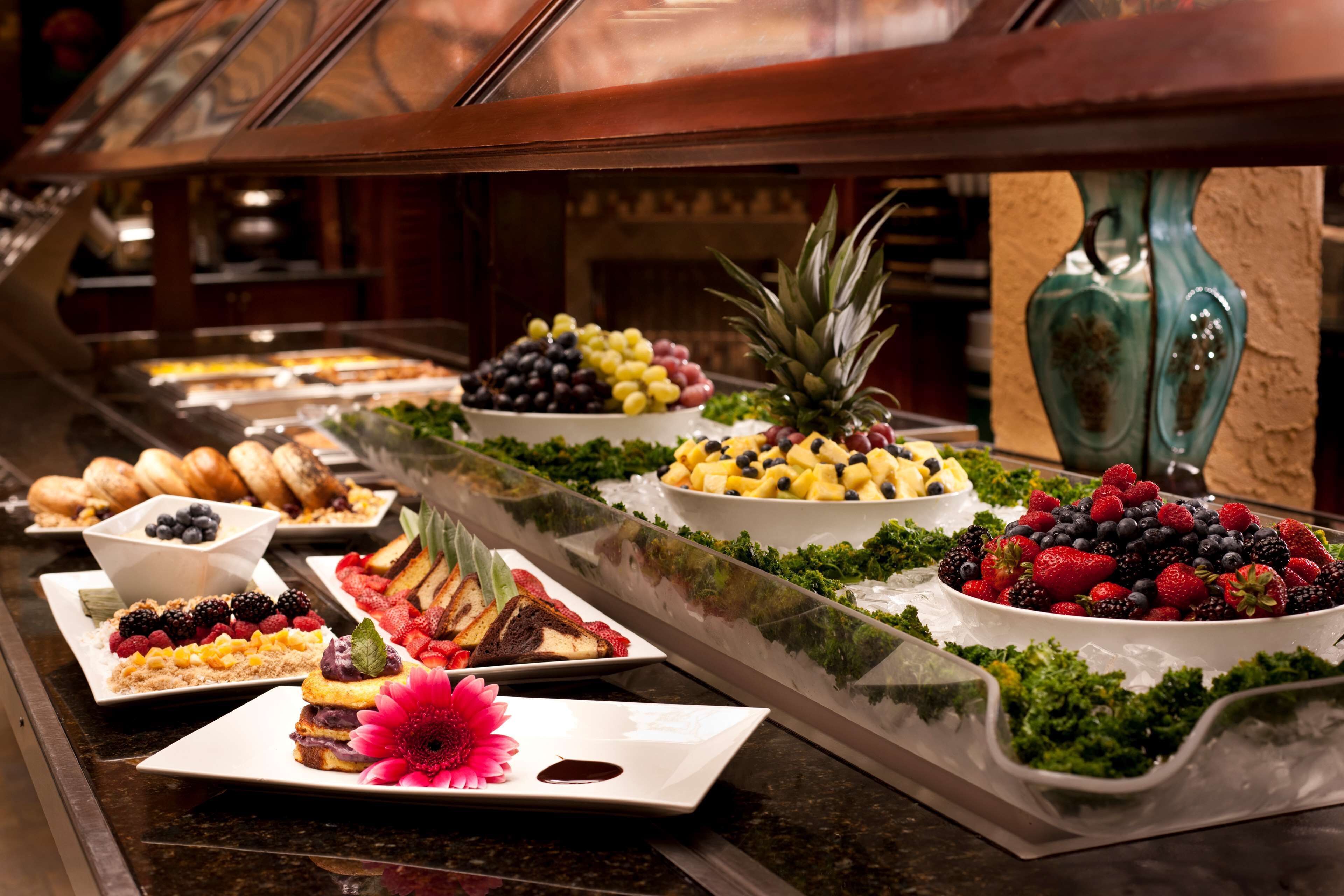 breakfast and dinner served, italian cuisine