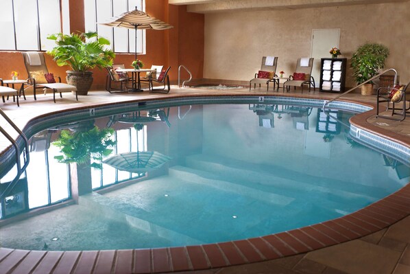 Indoor pool, sun loungers