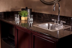 Suite, 1 King Bed, Non Smoking | Private kitchen