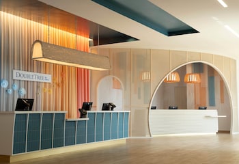 Reception area at DoubleTree Resort by Hilton Myrtle Beach Oceanfront