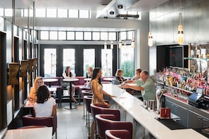 Lounge - Charlesmark Hotel (Boston)