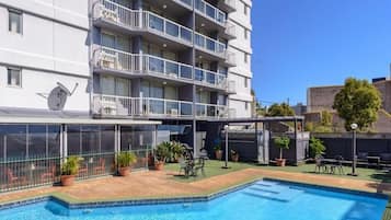 Outdoor pool, open 8:00 AM to 9:00 PM, pool loungers