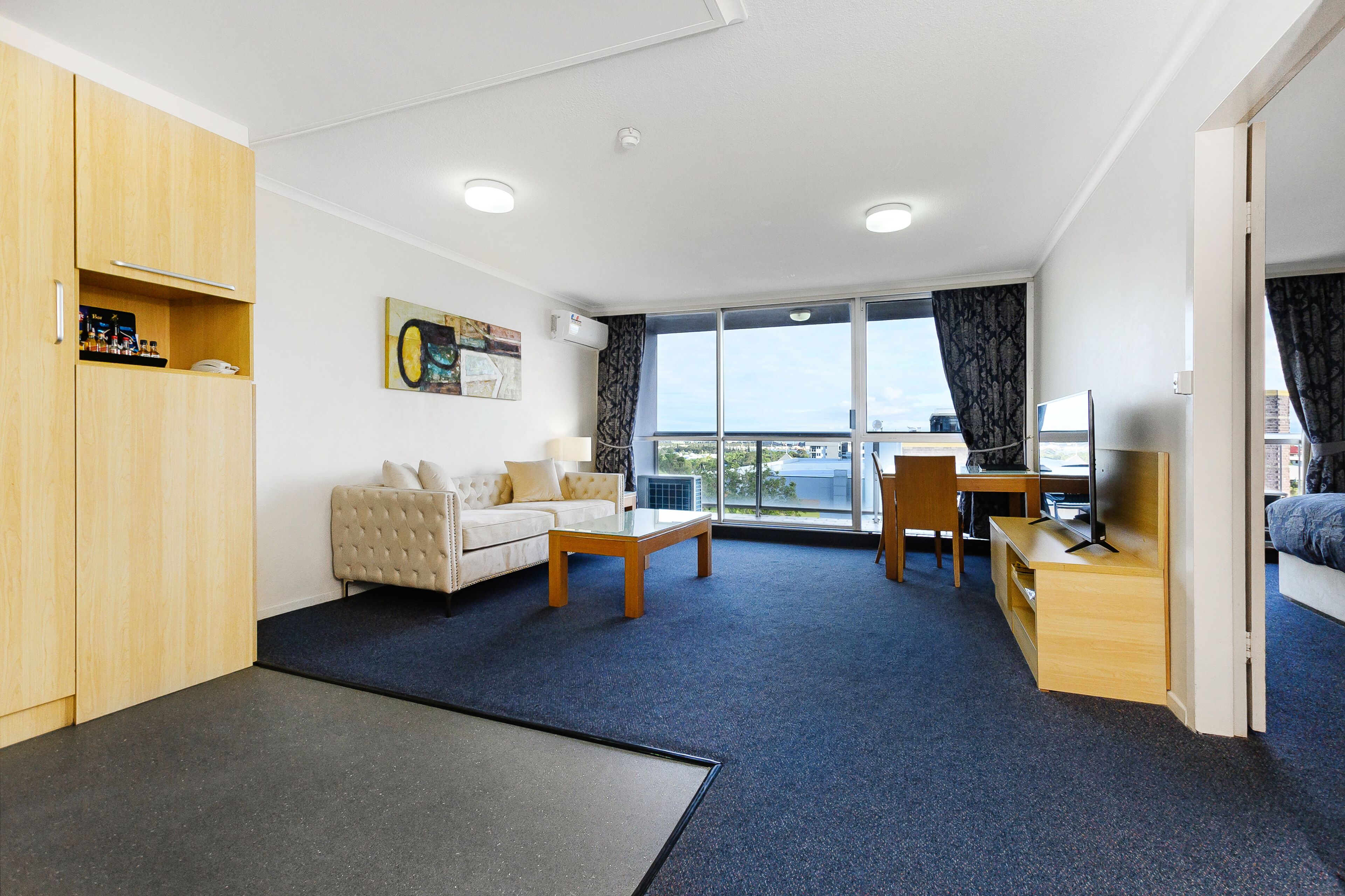 90-cm Smart TV with digital channels, TV, Netflix