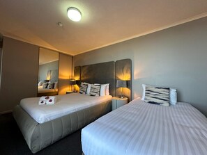 Appartement familial, Plusieurs lits | 1 chambre, draps en coton égyptien, literie de qualité, minibar
