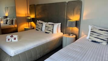 Family Room Levels 1-2 | 1 bedroom, Egyptian cotton sheets, premium bedding, minibar