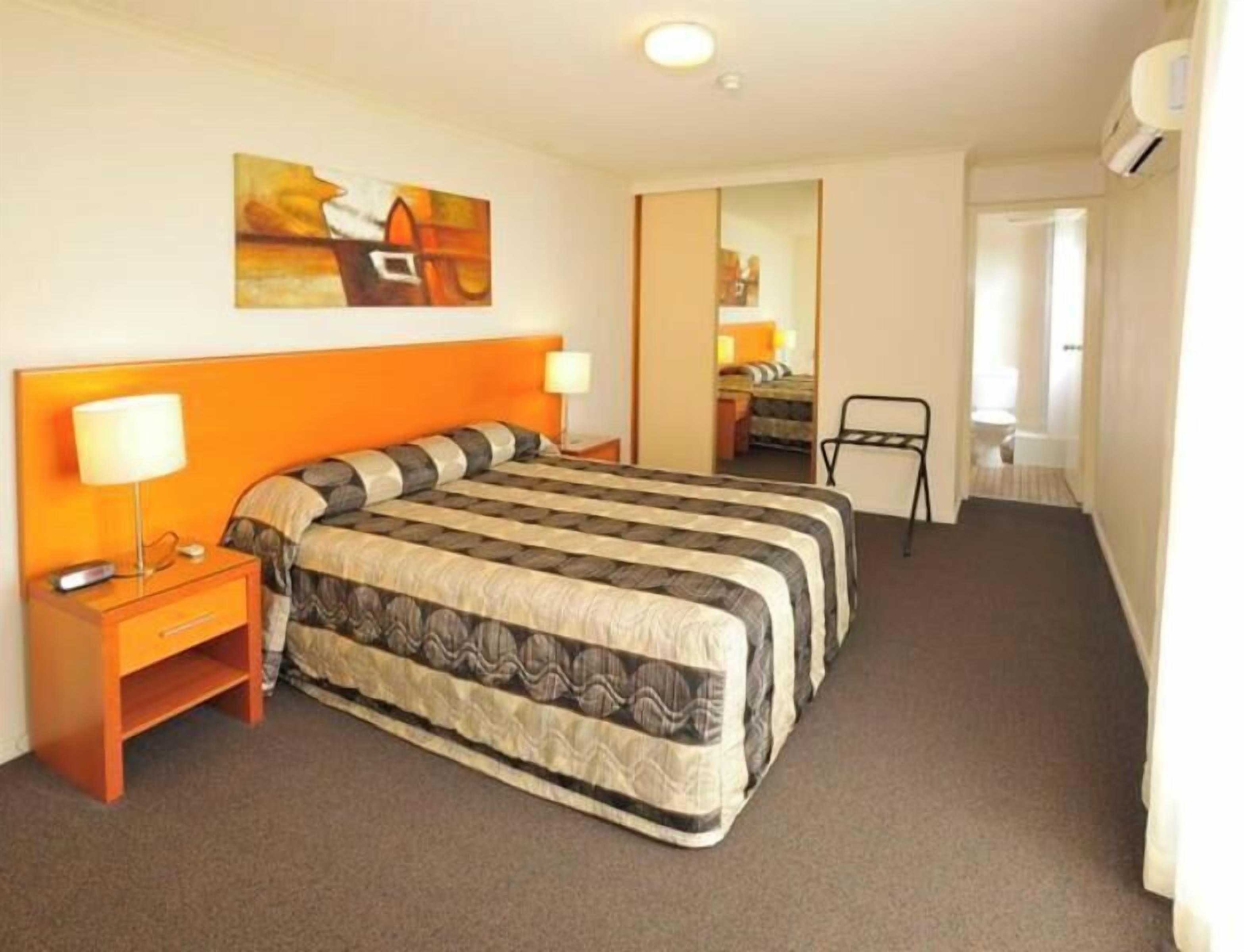 1 bedroom, Egyptian cotton sheets, premium bedding, minibar