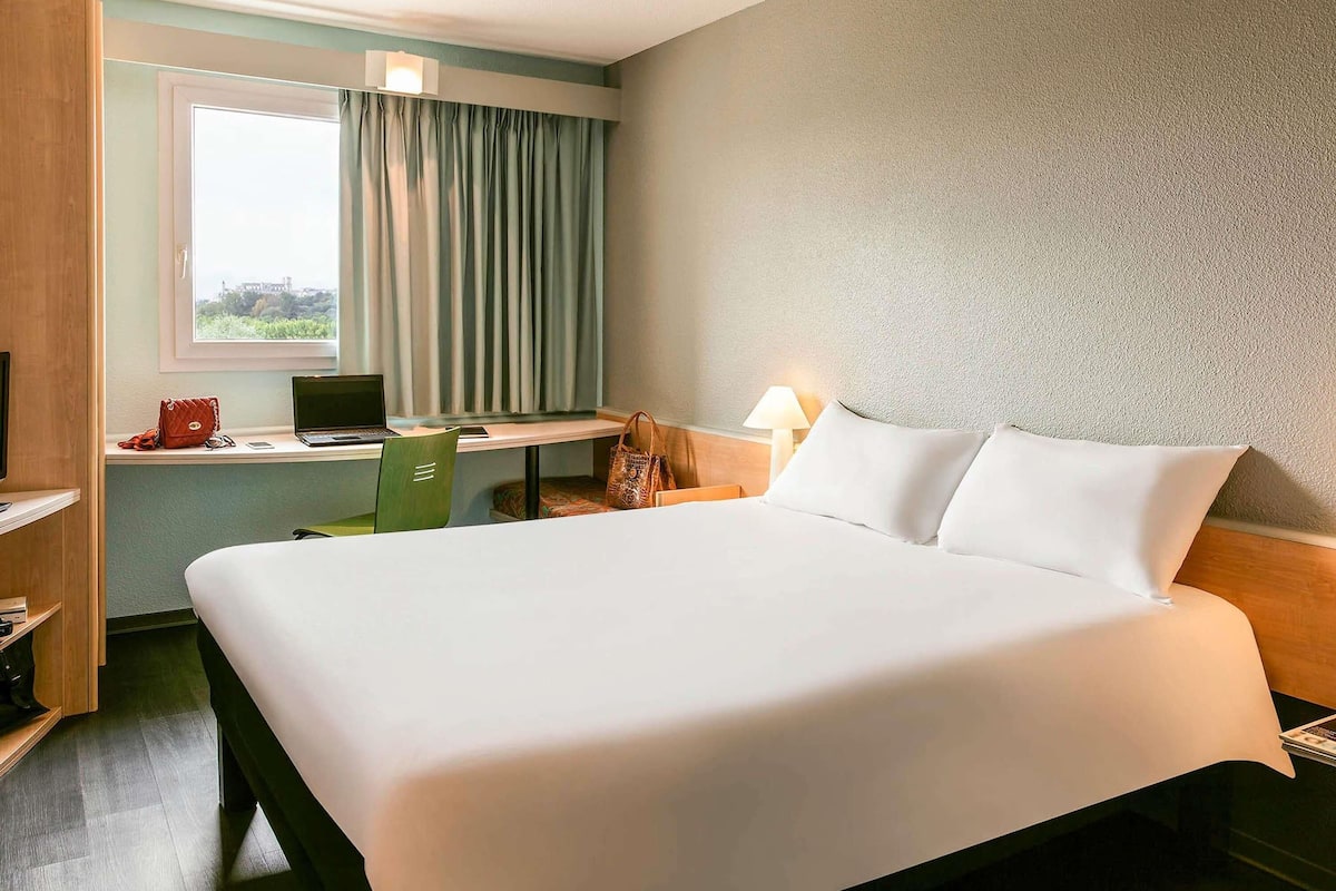 Standard Double Room, 1 Double Bed | Premium bedding, desk, laptop workspace, blackout drapes