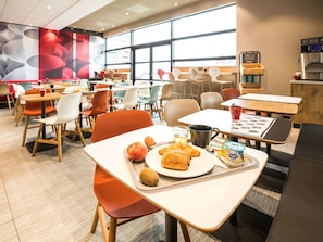 Daily buffet breakfast (EUR 13.9 per person)
