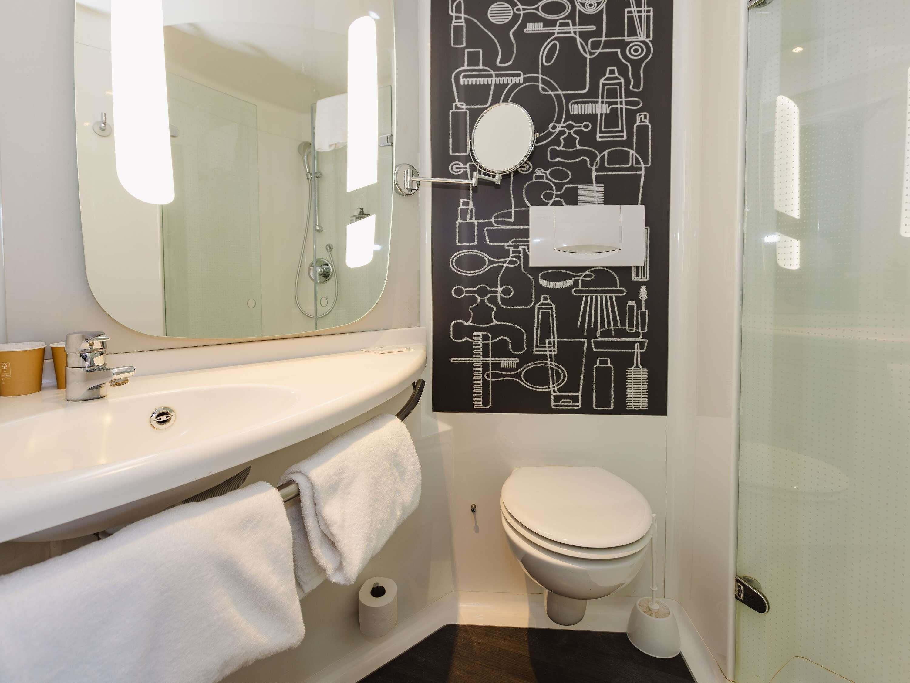 comfort room, 1 double bed with sofa bed | premium bedding, pillow-top beds, desk, laptop workspace