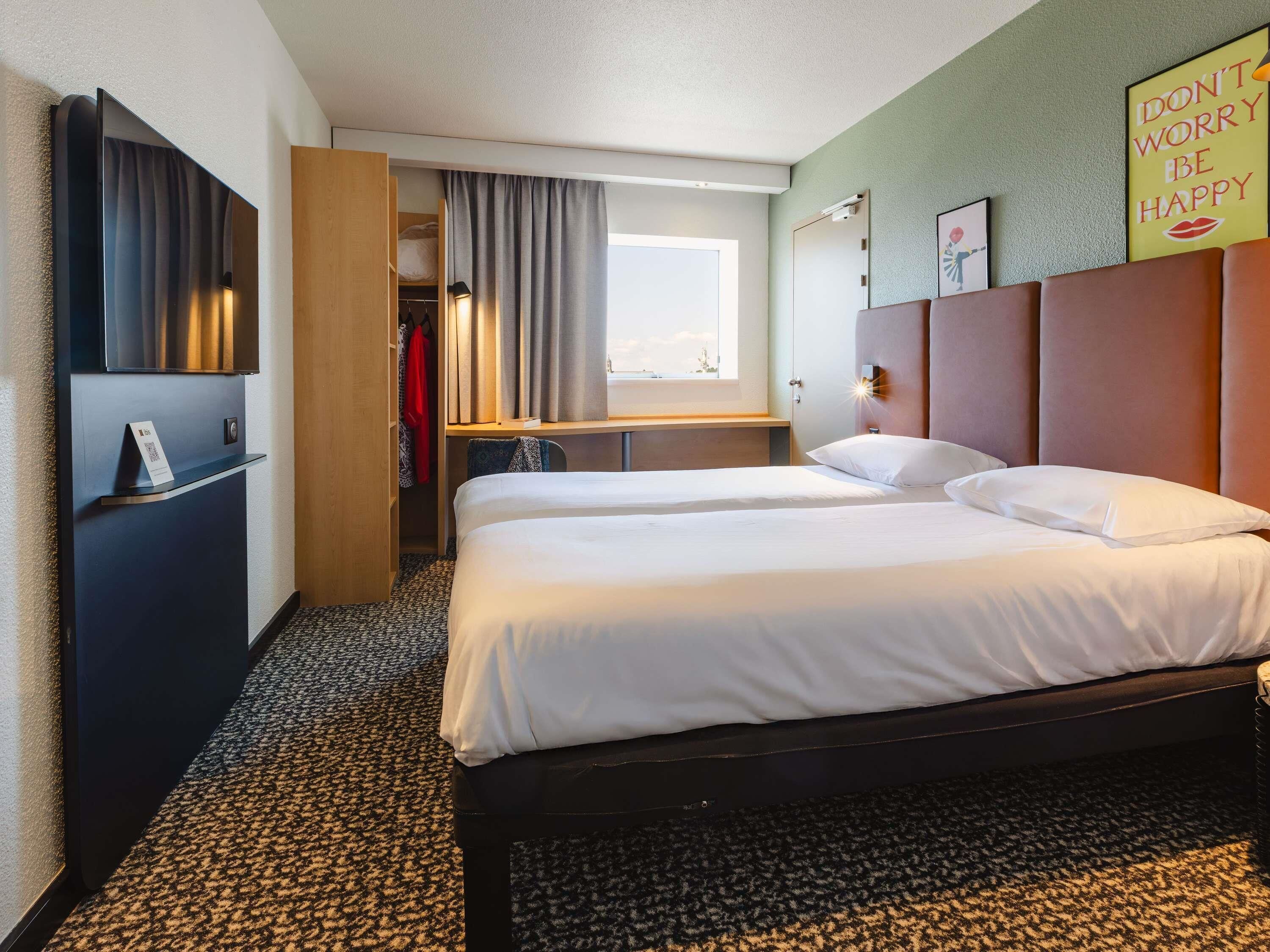 Standard Room, 2 Twin Beds | Premium bedding, pillowtop beds, desk, laptop workspace