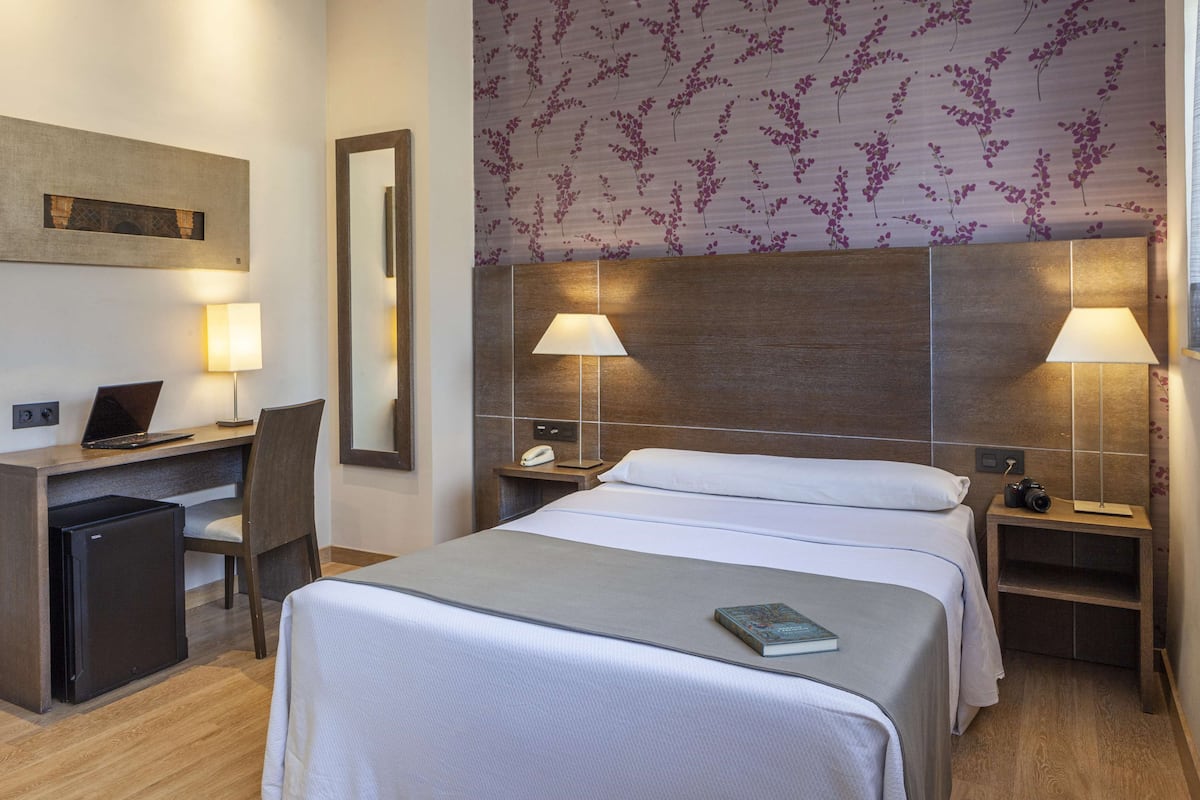 Comfort Double Room | In-room safe, desk, blackout drapes, free WiFi