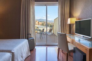Habitación doble superior, terraza | Caja fuerte, escritorio, cortinas opacas y wifi gratis