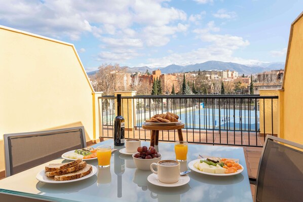 Superior Double Room, Terrace | 1 bedroom, in-room safe, desk, blackout drapes