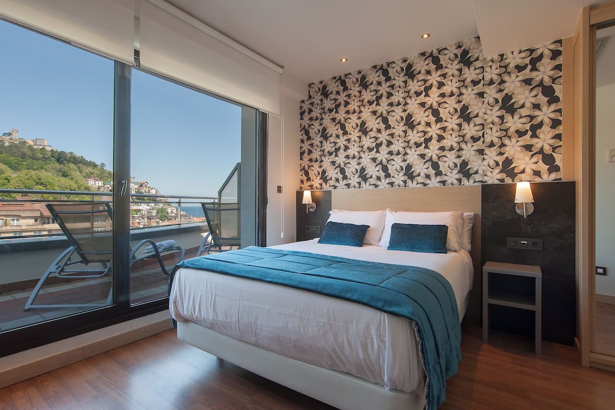 Camera Classic, vista mare (View) | Minibar, cassaforte in camera, una scrivania, insonorizzazione
