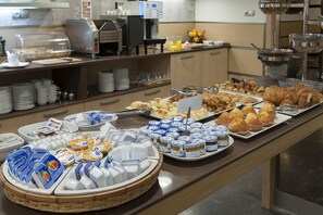 Daily buffet breakfast (EUR 14.9 per person)