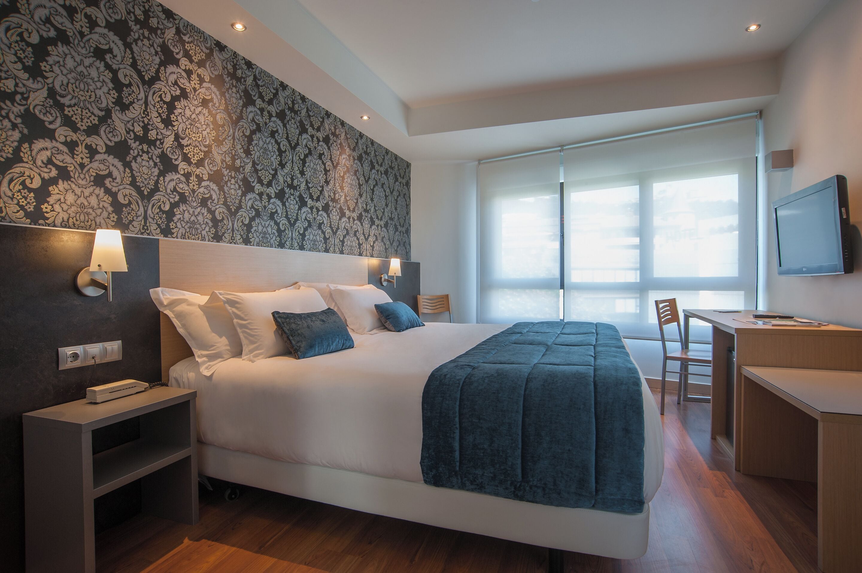 classic double room | minibar, in-room safe, desk, soundproofing