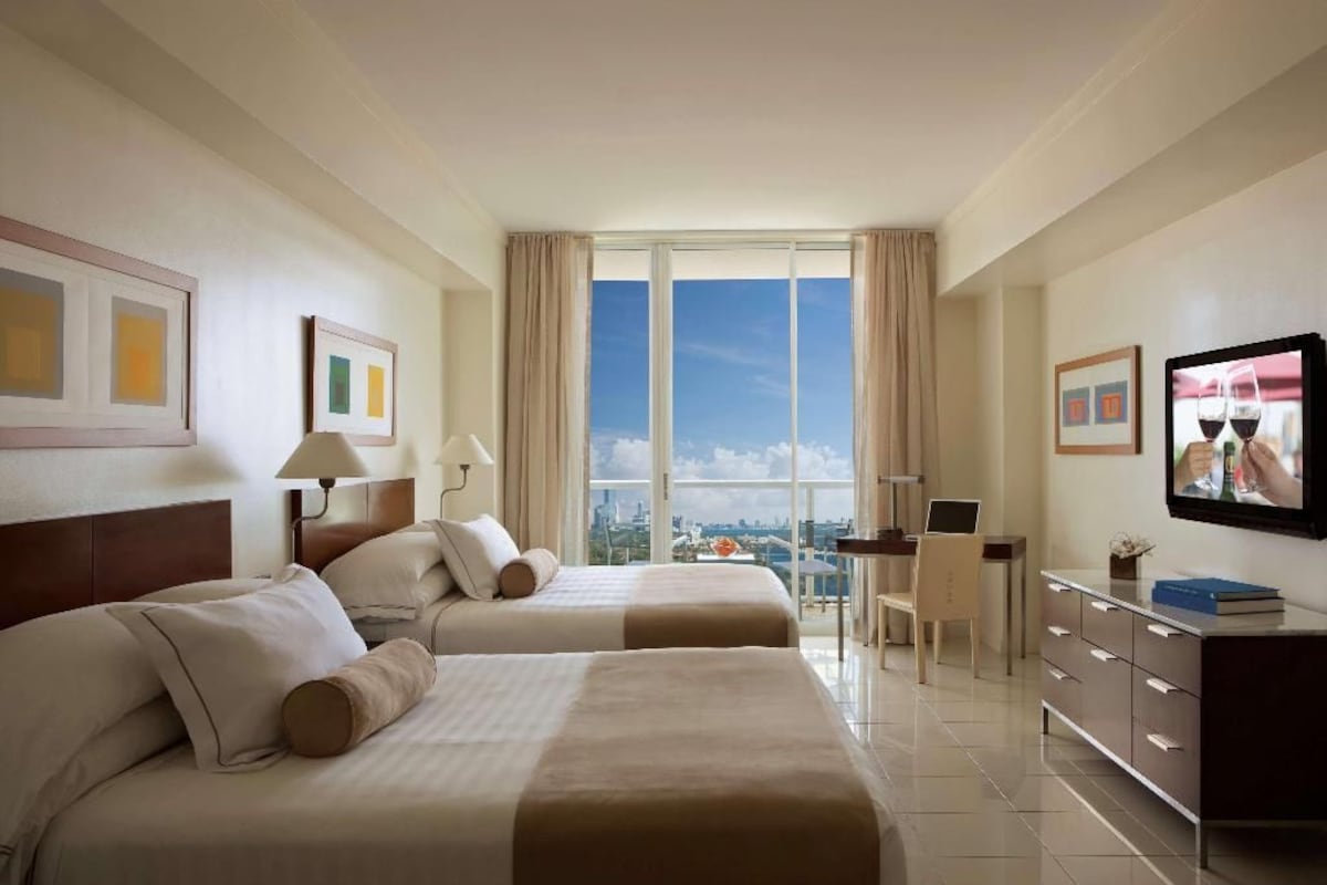 Egyptian cotton sheets, premium bedding, pillow-top beds, minibar
