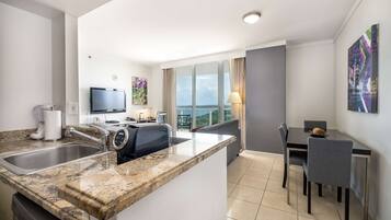 Egyptian cotton sheets, premium bedding, pillowtop beds, minibar