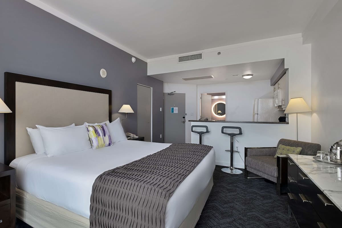 Standard Room, 1 King Bed, Balcony, Bay View | 1 bedroom, Egyptian cotton sheets, premium bedding, pillowtop beds