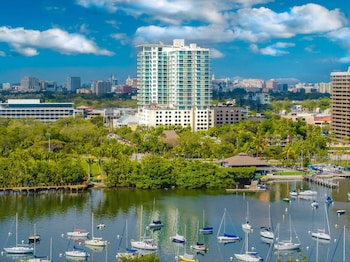 Hotel Exterior at Arya Hotel & Suites Coconut Grove, WorldHotels, Distinctive