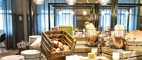 Daily buffet breakfast (SEK 179 per person)