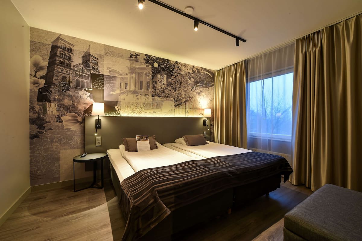 family room | in-room safe, desk, iron/ironing board, free wifi