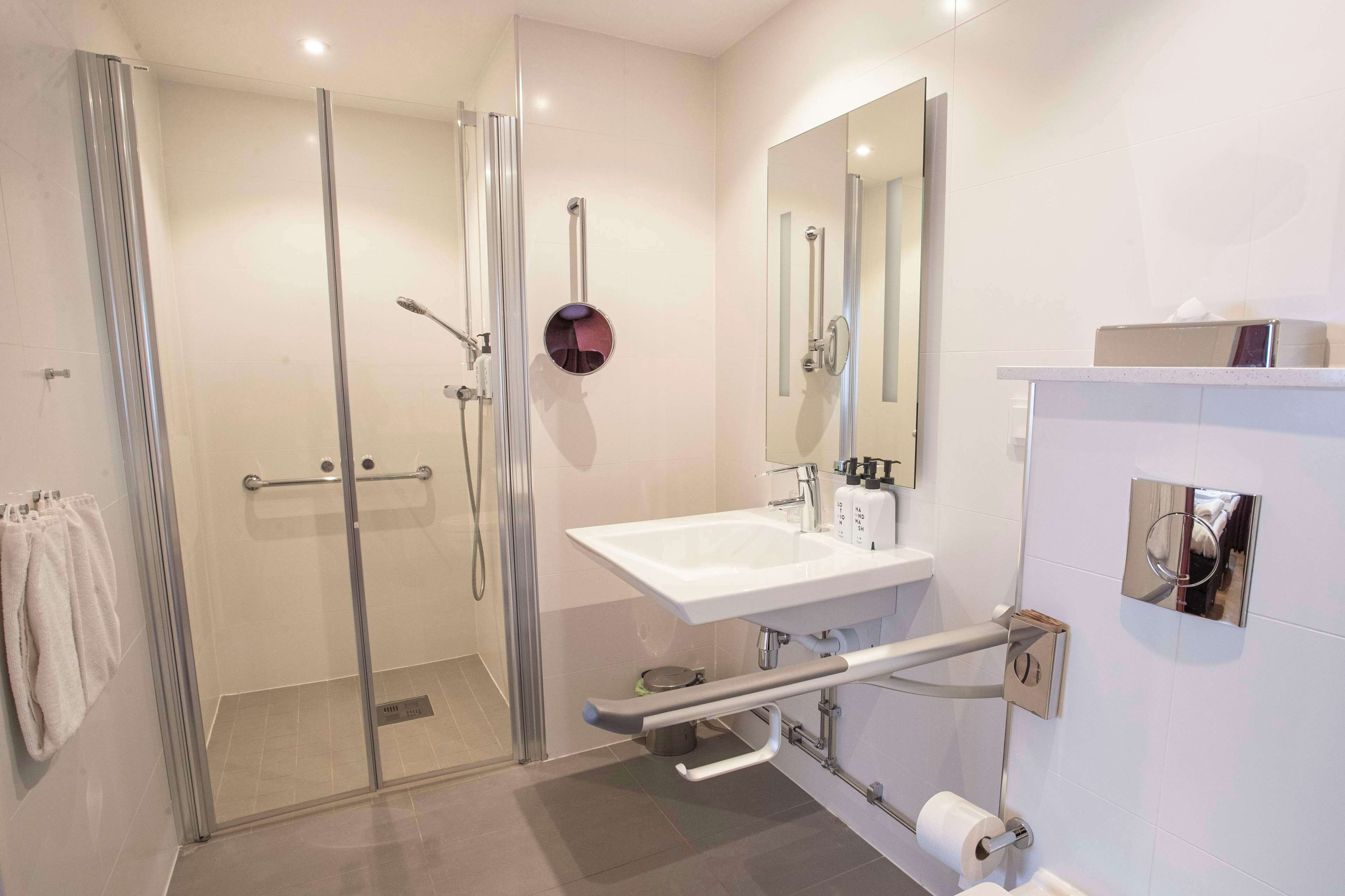 junior suite | bathroom | shower, hair dryer, towels