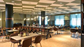 Der serveres morgenmad, frokost og aftensmad