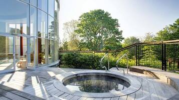 مغطس سبا خارجي