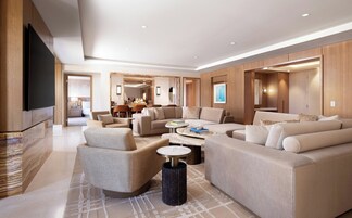 Ropa de cama de alta calidad, colchones con acolchado adicional, minibar