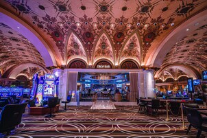 6 bares/lounges, bar ao lado da piscina