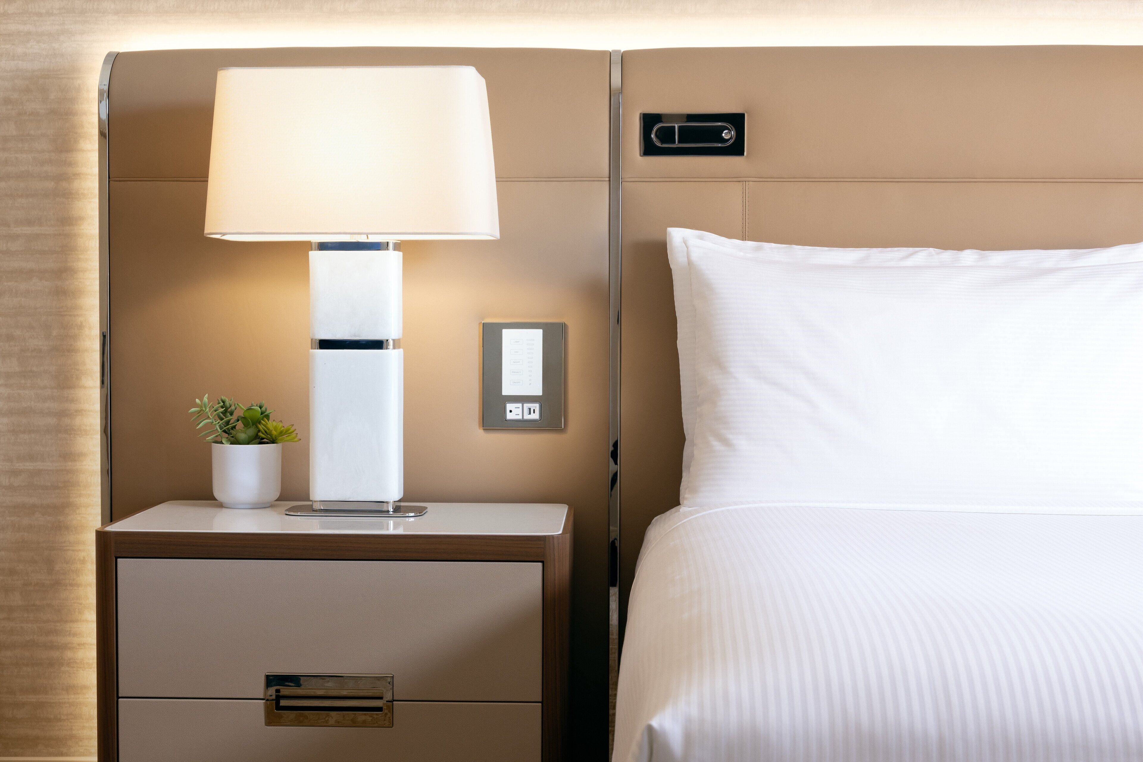 Literie de qualité supérieure, surmatelas, minibar