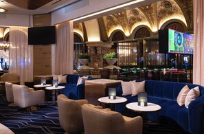 6 bars/lounges, poolside bar - Green Valley Ranch Resort and Spa (Henderson)